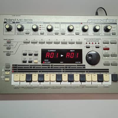 Roland MC-303 Groovebox 1990 - 1998 | Reverb España