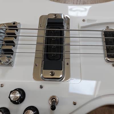 2018 Rickenbacker 4003S 2018 Snowglo White Bass Guitar image 5