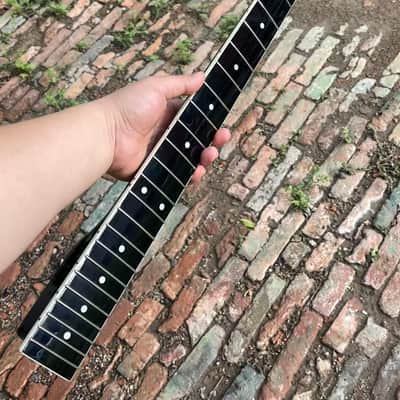 1 white binding Round end stainless steel 22 frets Maple guitar neck 25.5inch hole 10mm black gloss image 2