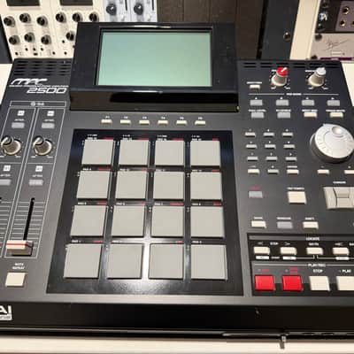 Akai MPC2500 with XL LCD Screen and paid JJOS image 9