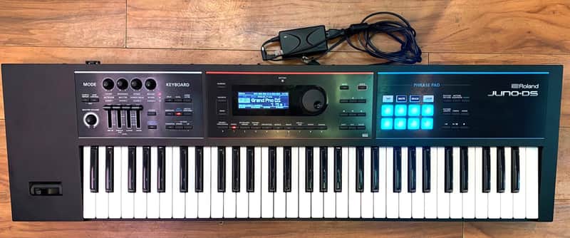 Roland Juno-DS61 Synthesizer 2018 - Present - Black image 1
