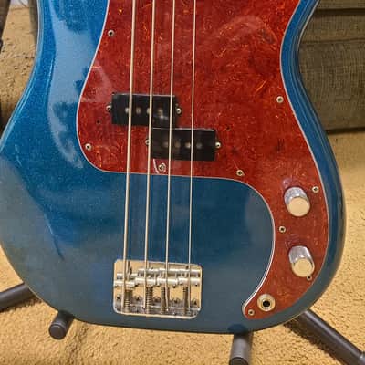 Fender Japan 1991-92 “Order Made” ’62 Reissue Precision Bass – Lake Placid Blue Sparkle w/ Matching Headstock image 3