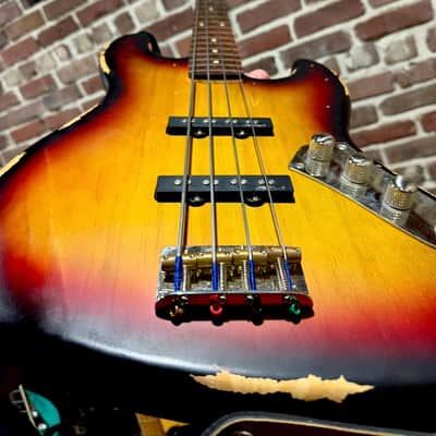 Vintage Icon Series Fretless Bass 2015-2020 - Sunburst image 9