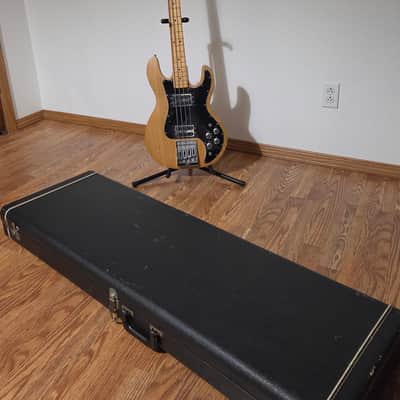 Peavey T-40 Bass Guitar image 6