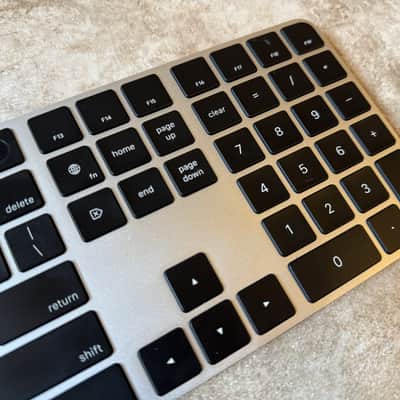 Magic Keyboard with Touch ID and Numeric Keypad for Mac models with Apple silicon - US English - Black Keys image 8