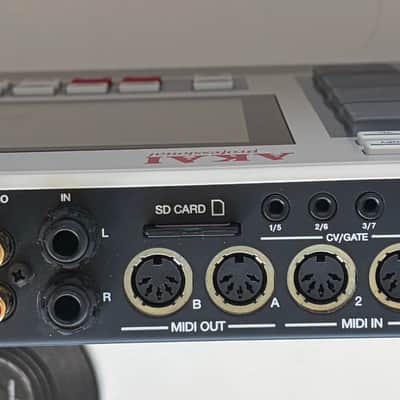 Akai MPC Live II Standalone Sampler / Sequencer Retro Edition 2020 - Present - Grey image 4