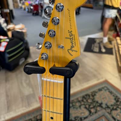 Fender American Professional Classic Stratocaster HSS, 3 Tone Sunburst W/ Free Shipping & Gig Bag image 3