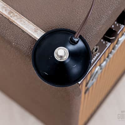 Immagine 1962 Fender Vibrasonic Brown Panel Vintage Tube Amp 1x15 JBL D130F w/ Ftsw & Victoria Cover, Rare Export Model - 21