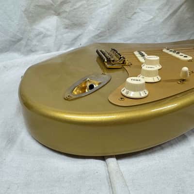 Fender 50th Anniversary Golden Stratocaster Guitar 2004 - Aztec Gold / Maple neck image 15
