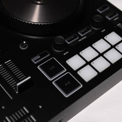 Native Instruments Traktor Kontrol S2 MK3 2018 - Black image 7