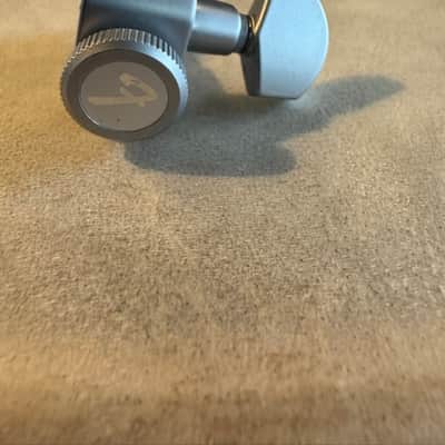 Fender Locking tuners - Brushed Chrome image 4