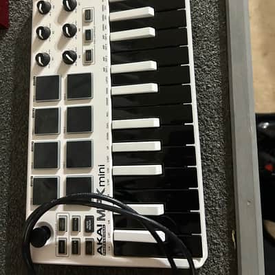 Akai Professional MPK Mini MK2 Keyboard & Pad Controller