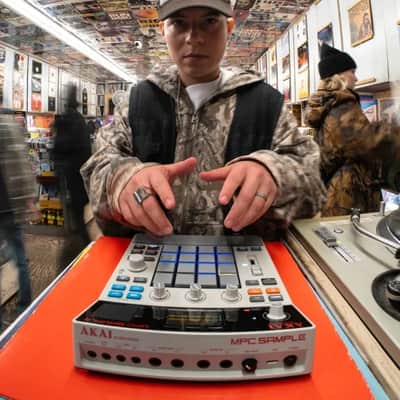 Akai MPC Sample Portable Standalone Sampler Sequencer with 16 RGB Pads USB-C image 22