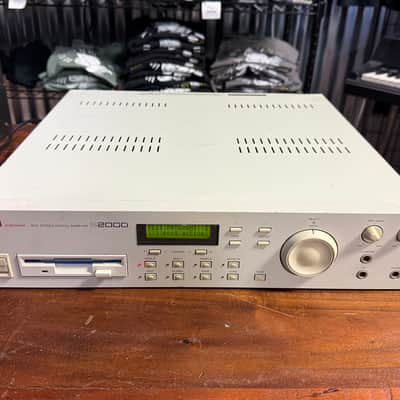 Akai S2000 MIDI Stereo Digital Sampler 1995 - White image 3