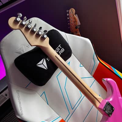 Fender USA MOD SHOP Custom Stratocaster in Bubblegum Metallic w/ Orig Case! image 10