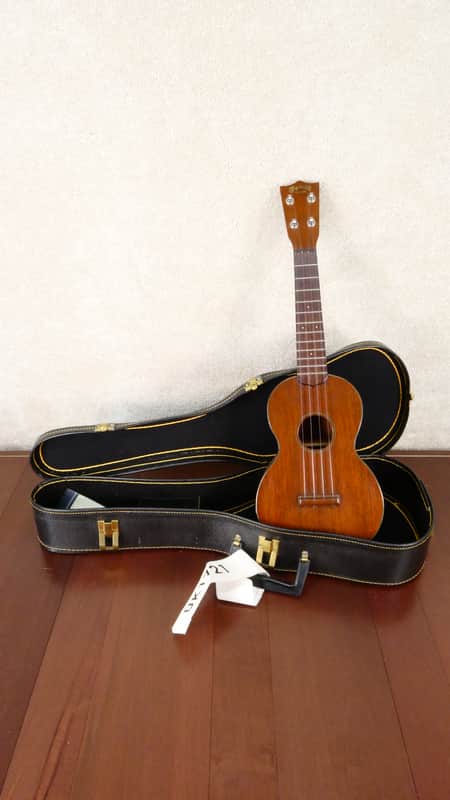 Martin Concert Ukulele 1937 w/Chip board case image 1