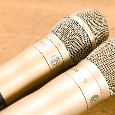Shure UR4D+ Dual Wireless Receiver with UR2/KSM9 Mic Pair - H4 Band CG010YW image 15
