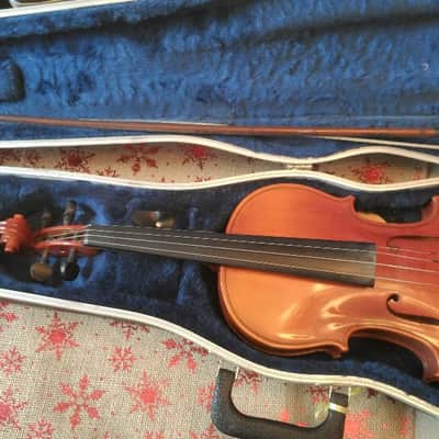 Suzuki 4-4 violin Model 220 in excellent condition image 1