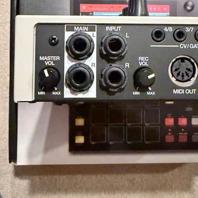 Akai MPC One Standalone MIDI Sequencer Retro Edition 2021 - Present - Grey image 10