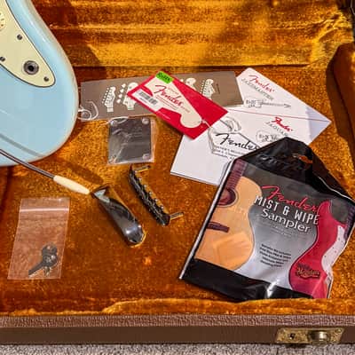 2007 Fender Thin Skin '62 Jazzmaster Sonic Blue Special Limited AVRI image 14
