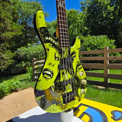 Squier MB-4 Modern Bass 2002 - 2010 - Skull and Crossbones image 23
