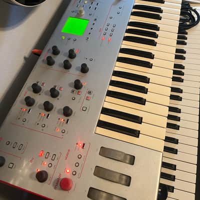 Alesis Ion 49-Key Analog Modeling Synthesizer 2000s - Silver image 5