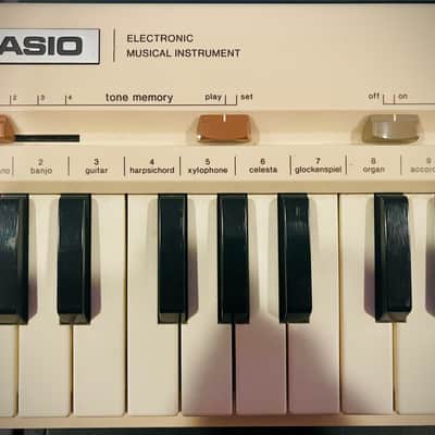 Casio MT-30 Casiotone 37-Key Synthesizer 1981 - 1985 - White