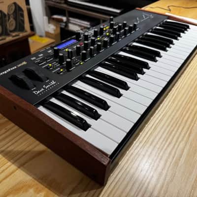 Dave Smith Instruments Mopho x4 44-Key 4-Voice Polyphonic Synthesizer 2013 - 2018 - Black with Wood Sides image 2