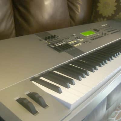 Yamaha Motif 8 Production Synthesizer 2000s - Gray