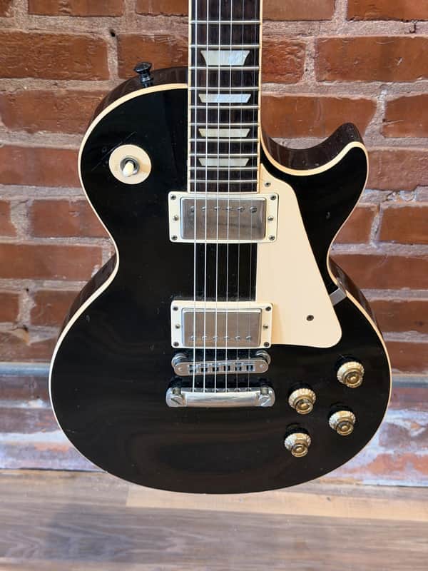 Gibson 2005 Les Paul Standard Ebony with hard case image 1