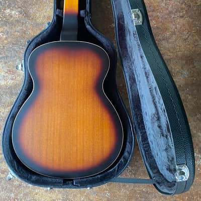 Square neck Resonator image 4