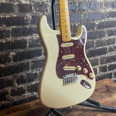 2022 Fender American Professional II Stratocaster with Maple Fretboard - Olympic White (USED) image 5