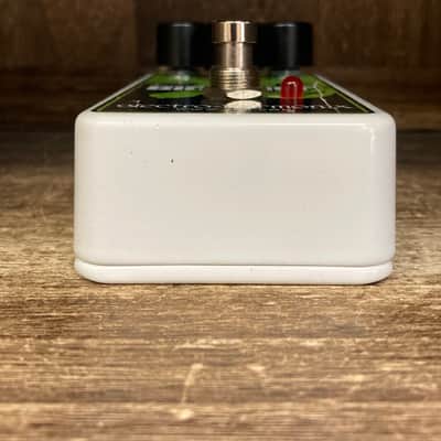 Electro-Harmonix Nano Bass Big Muff Pi Distortion / Sustainer 2014 - Present - Green / Black image 2