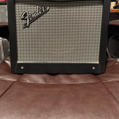 Fender Frontman 15B Guitar Bass Combo Amp Amplifier, 6.5” Speaker