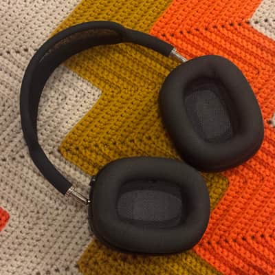 Apple AirPod Max - Excellent Headphones! - incredible Sound and Noise Cancellation! - image 3