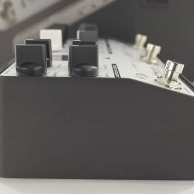 Two Notes ReVolt Guitar 2023 Silver / Black image 6