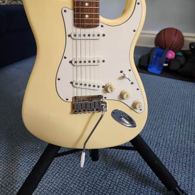 Fender American Standard Stratocaster 1996 - cream image 4