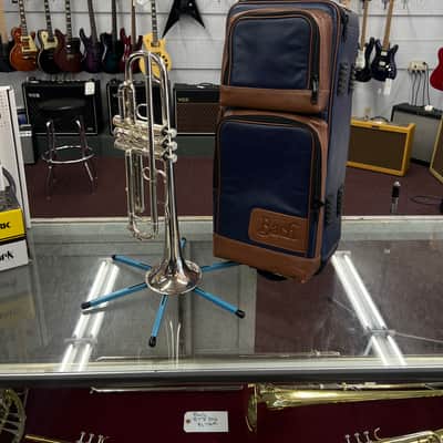 Bach Stradivarius Trumpet in B♭ 190S72X in Silver w/Case image 2