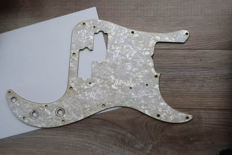 Fender Precision  1962 thru 1971 Pearloid Relic / Aged Pearl Bass USA Vintage Reissue AVRI image 1