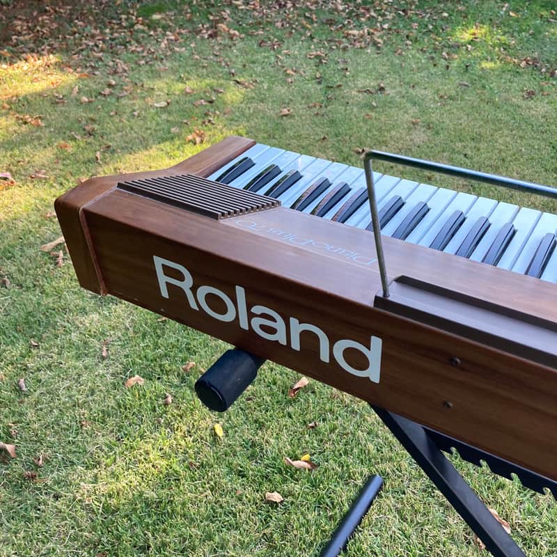 鍵盤楽器 Roland HP-70 Piano Plus 70 Roland Electronic Piano HP-70 - Piano Plus 70 - YouTube