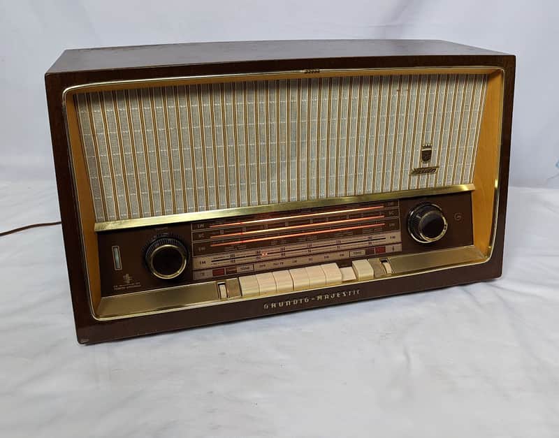 Vintage Grundig Majestic 3160 FM/MPX/AM/Shortwave/UHF Radio MCM Style And Incredible Sound! 1960 image 1