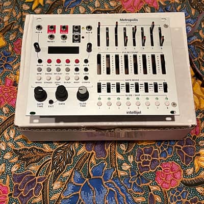 Intellijel Metropolis Complex Pitch / Gate Sequencer Eurorack