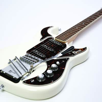 2004 Burns Hank Marvin 40th Anniversary Limited Edition No.1117/2004 & Case & Candy image 3