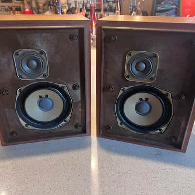 Vintage Realistic MC-500 Speakers~ Real Walnut Veneer~ 2 Way 35w~ Full Great Sound! image 2