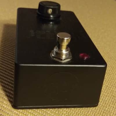 Mythos Pedals Golden Fleece Fuzz blackout image 2
