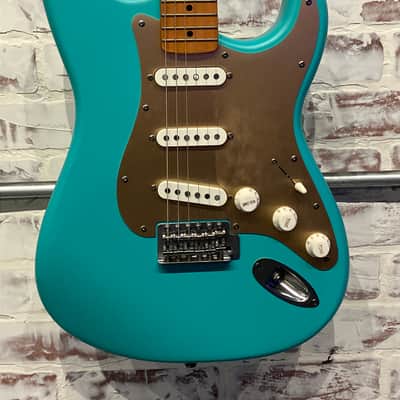 Squier 40th Anniversary Vintage Edition Stratocaster image 2