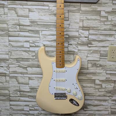 Fender Standard Stratocaster® (Upgrade) (2006-2008), Maple Fingerboard, Arctic White with Fishman Fluence Stratocaster Loaded Pickguard - White with Battery Pack and Hard Case image 7