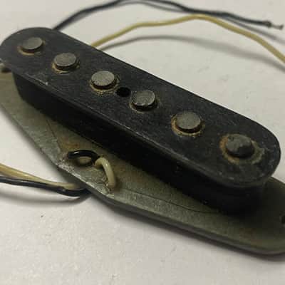 Vintage 1974 Fender USA Stratocaster neck pickup flat poles 5.77k – Original windings image 3