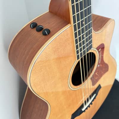 RARE Taylor Baritone-8-FLTD/B Fall Limited 8-String Acoustic/Electric image 3