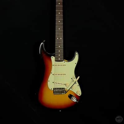 Fender Stratocaster from 1964 in sunburst finish with orignal case image 1